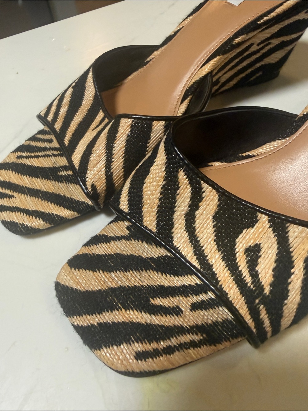 Steve Madden Zebra-Print Wedge Raffia Sandals - Beige/Black Size 8 - Picture 2 of 6